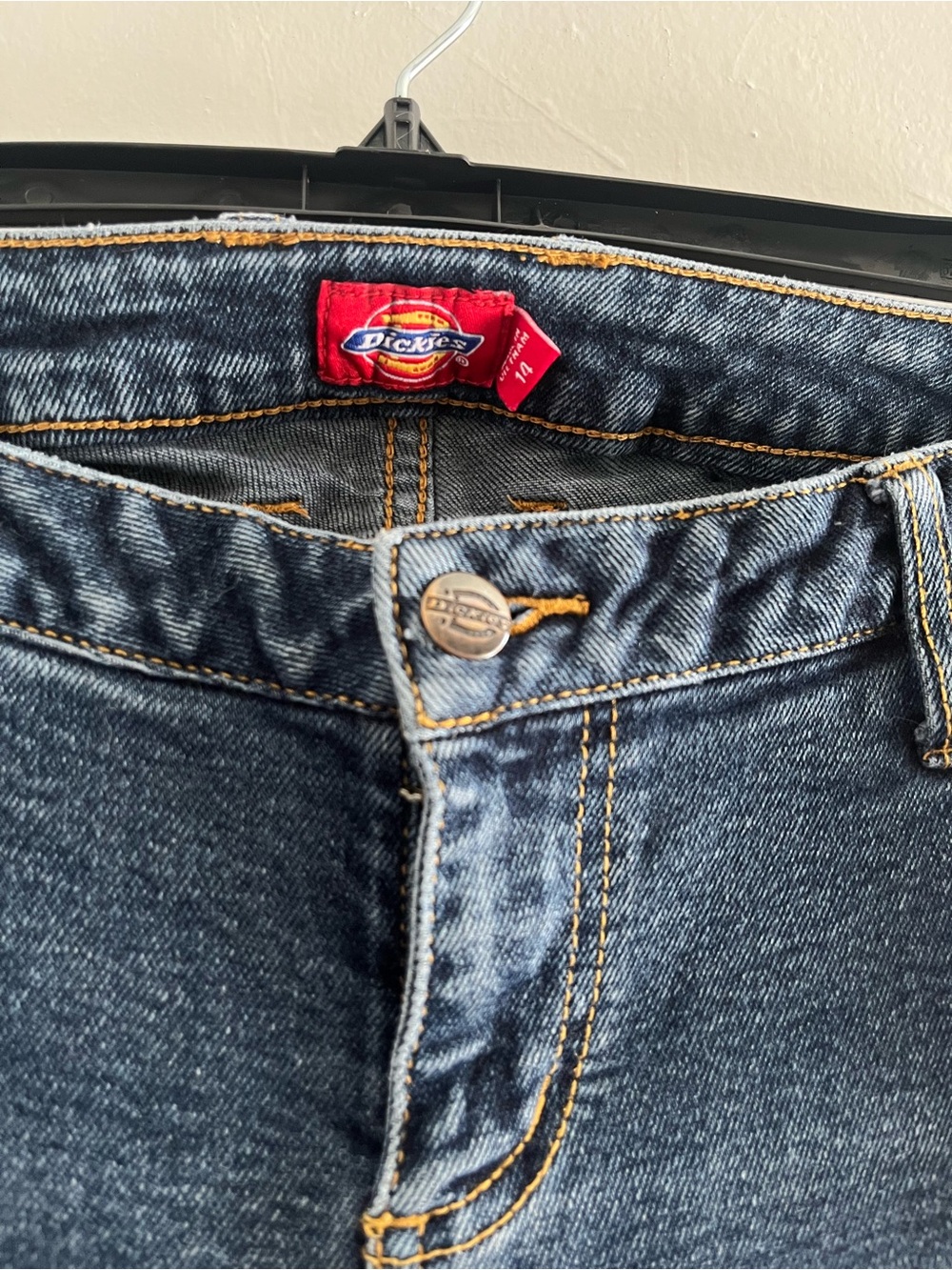 ๐๐ฎ๐ง๐๐ฅ๐ ๐๐ง๐ฅ๐ฒ* Dickies Women's Wide-Leg Jeans in Dark Blue Wash - Picture 5 of 5